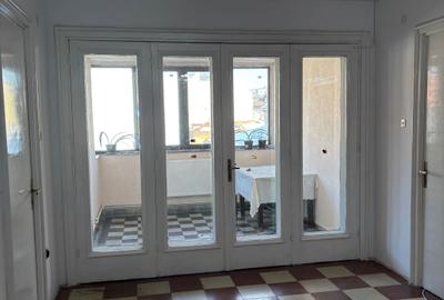 Casă cu 4 camere decomandat în Romană - 1