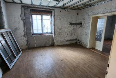 Casă cu Teren 1490 Mp în Central - 3