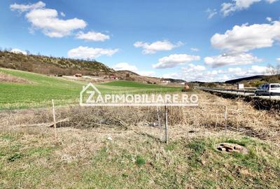 Parcele de  603 mp.teren intravilan, drum de 9 m.Livezeni - 2