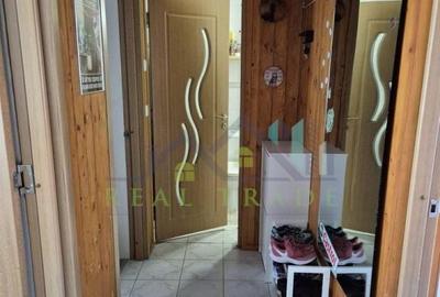 Apartament 2 camere decomandat etajul 2 Tractorul - 9