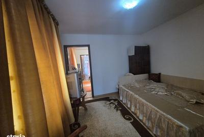 Casă cu 4 camere cu Canalizare în Central