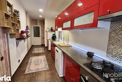 Casă cu 7 camere cu Teren 700 Mp în Petros - 6