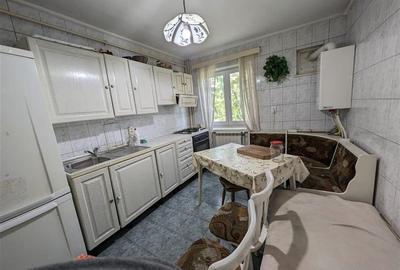 Apartament cu 3 camere decomandat în Cornișa - 2