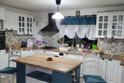 Casă cu 5 camere cu Teren 480 Mp în Central - 3