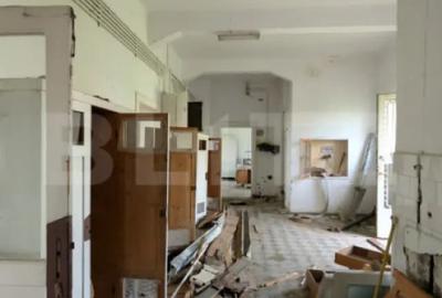Casă cu 5 camere cu Teren 1216 Mp în Central - 2