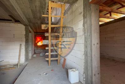 Casa 4 camere, P+M , Valul lui Traian, la gri teren 337 mp, garaj - 9