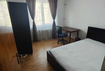 Apartament cu 3 camere semidecomandat, mobilat în Titan