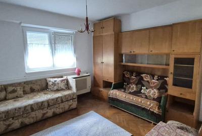 Apartament cu 4 camere decomandat în Central - 1