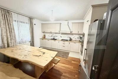 Casă cu 7 camere cu Teren 1800 Mp în Central - 11