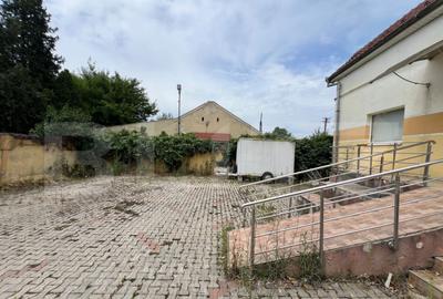 Casa de vanzare, cu 2 camere, zona cu vad comercial. - 14