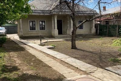 Casă cu 4 camere în Central - 2