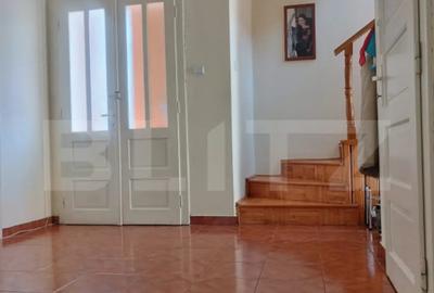 Casă cu 5 camere cu Teren 241 Mp în Central - 1