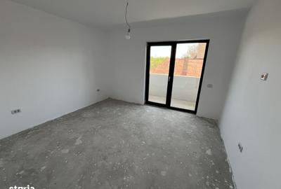 Casă cu 4 camere în Ștefănești