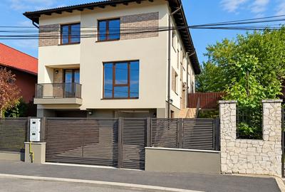 Casă cu 4 camere cu Garaj în Dâmbul Rotund