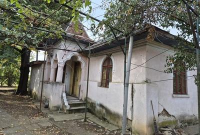 Casă individuală cu 4 camere cu Teren 2200 Mp în Vârvor