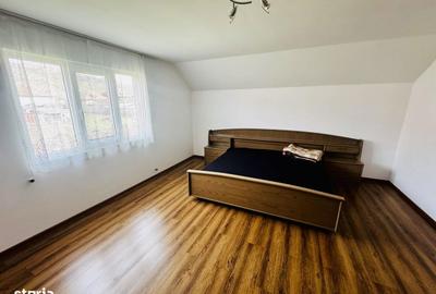 Casă cu 5 camere cu Teren 1140 Mp în Central - 2