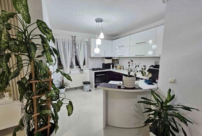 Apartament cu 4 camere decomandat în Central - 2