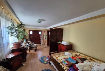 Casă cu 5 camere cu Canalizare în Chercea - 10