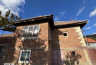 Casă cu 4 camere cu Teren 92 Mp în Moldovenești - 1