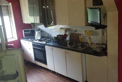 Apartament cu 3 camere decomandat în Orșova - 4