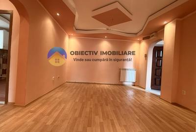 Apartament cu 3 camere semidecomandat în Mărăței