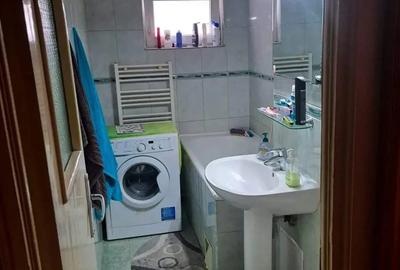 Apartament spa?ios cu 2 camere de vanzare Zona Sagului-Dambovi?a, aproape de Turist. - 1