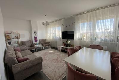 Apartament cu 3 camere decomandat, mobilat în Florești