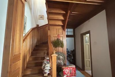 Casă cu 11 camere cu Canalizare în Barbu Văcărescu - 2