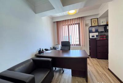 Apartament cu 5 camere decomandat în Km 4 - 3