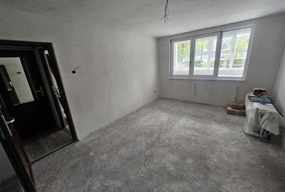 Apartament cu 2 camere semidecomandat în Micro I - 12