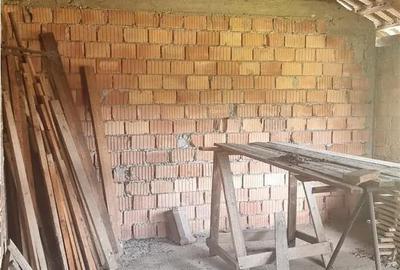 Casă cu 3 camere cu Teren 1068 Mp în Ostroveni