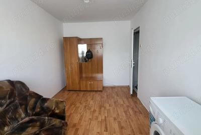 Vand apartament cu o camera, situat la etajul 3, in cartierul Micro 40 in spatele pie?ei. - 1