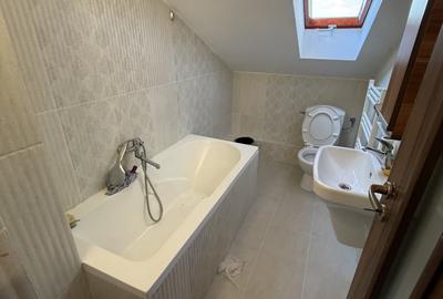 Apartament cu 3 camere semidecomandat, mobilat în Florești - 9
