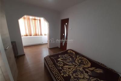 Apartament cu 2 camere semidecomandat în Micro III - 8