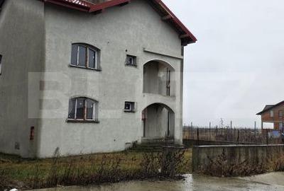 Casă cu 10 camere cu Teren 1200 Mp în Micro 3 - 1