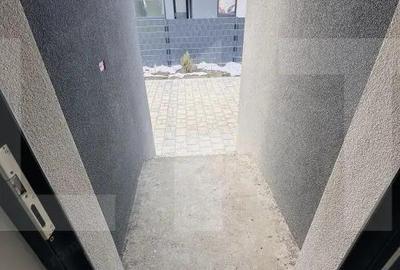 Casă cu 3 camere cu Teren 275 Mp în Vladimirescu - 2