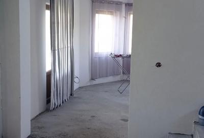 Casă cu 4 camere în Central - 2