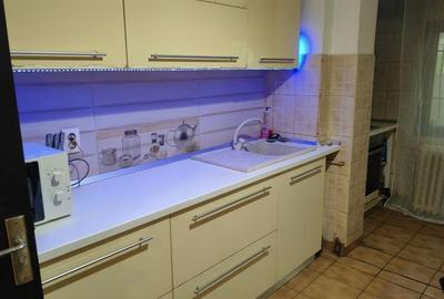 Apartament cu 3 camere semidecomandat în Podul de Piatră - 4