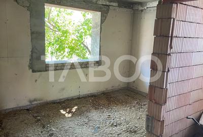 Cladire la rosu 300 mp utili + 130 mp anexe, 2 strazi, aproape centru - 5