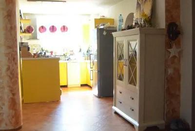 Apartament cu 3 camere decomandat în Central - 2