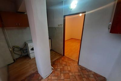 Garsoniera, etajul 1/4, zona Nicolina - 5