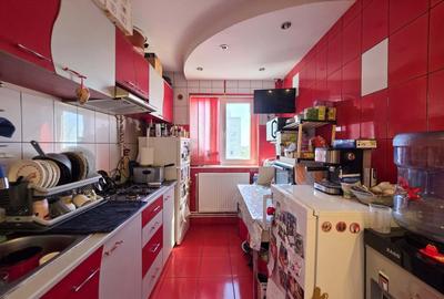 Apartament cu 2 camere de vanzare, mobilat si utilat, centrala pe gaz, zona CET - 6