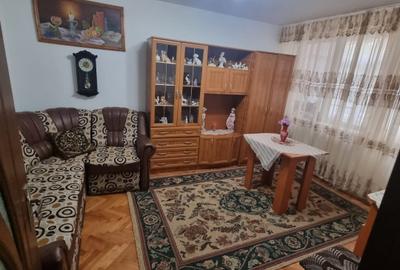 Apartament 2 camere decomandate, 52mp, etaj 1/2, in Filiasi, centru - 1