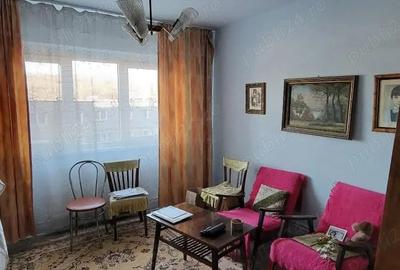 Apartament cu 3 camere decomandat în Petros - 3