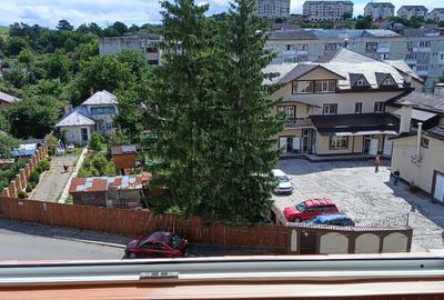 Vand sau schimb apartament 3 camere - 1