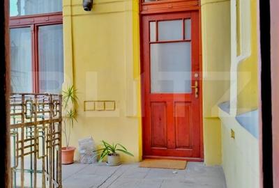 Cladire istorica, 130 mp, 4 camere-balcon si view spectaculos- Piata Romanilor - 11