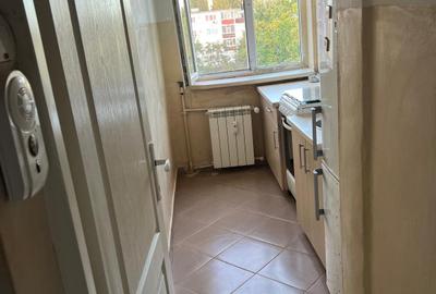 Apartament cu 2 camere semidecomandat, mobilat în Km 4-5
