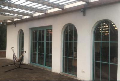 Casă cu 3 camere în Nuci - 3