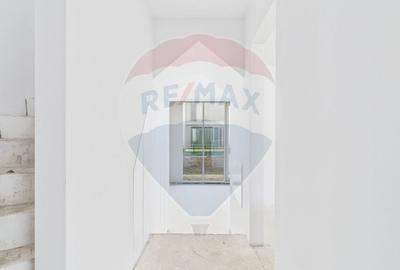 Casă cu 4 camere cu Piscina în Tunari - 9