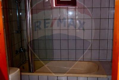 Casă cu 3 camere cu Teren 250 Mp în Central - 11